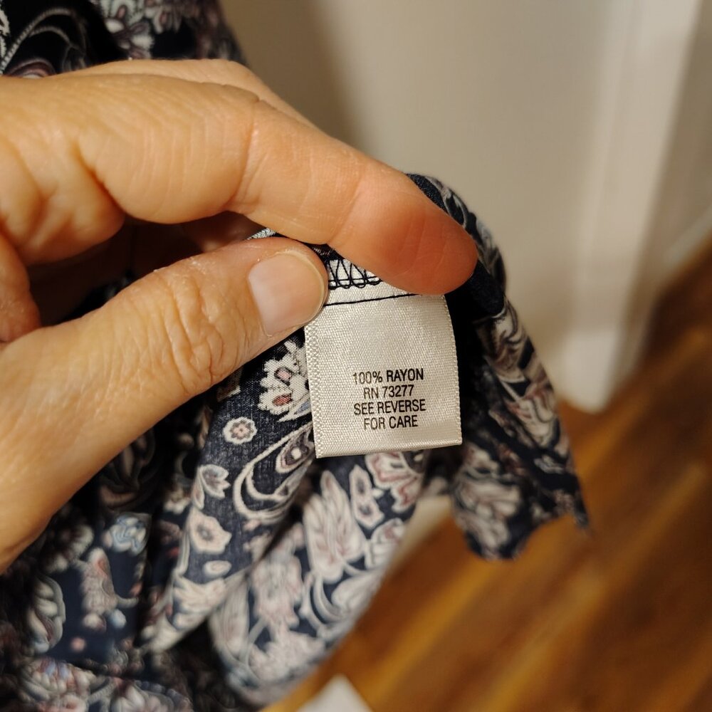 Croft & Barrow Women's Button Front Long Sleeve Blouse Size XL Rayon Blue Print - Picture 7 of 11